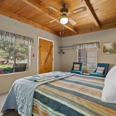 Comfortable cabin for two with full kitchen and a freshly updated bathroom, near Topaz Lake