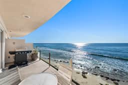 3 Unobstructed ocean view direct beach access! Oceanfront Villa with a Spectacular View (C) - Image 2