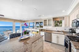 3 Unobstructed ocean view direct beach access! Oceanfront Villa with a Spectacular View (C) - Image 5