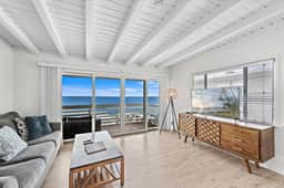 Ocean views, listen to waves, stroll to main beach SH 2 - Image 2