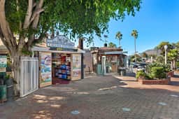 Ocean views, listen to waves, stroll to main beach SH 2 - Image 5