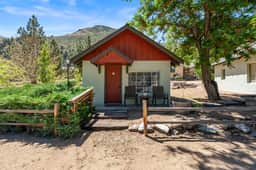 Cozy standalone cabin with fireplace and porch, minutes from Topaz Lake and the Walker River - Image 2