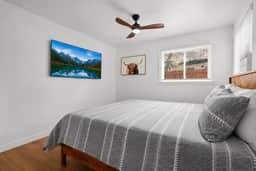 Private Eastern Sierra Home on Hwy 395, King Bed - Image 4