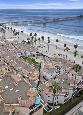 Palm-lined beachfront promenade in San Diego