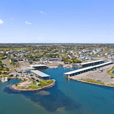 Bluff's Landing waterfront marina
