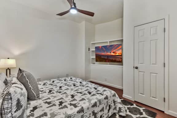 Zephyr Cove first level 1 Bed: close to everything bike, ski, swim! - Image 3