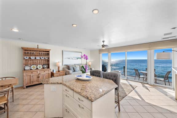 3 Unobstructed ocean view direct beach access! Oceanfront Villa with a Spectacular View (C) - Image 4