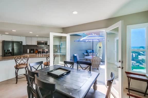 Mission Beach Family Haven: Ocean Views + Private Balconies + Garage - Image 5
