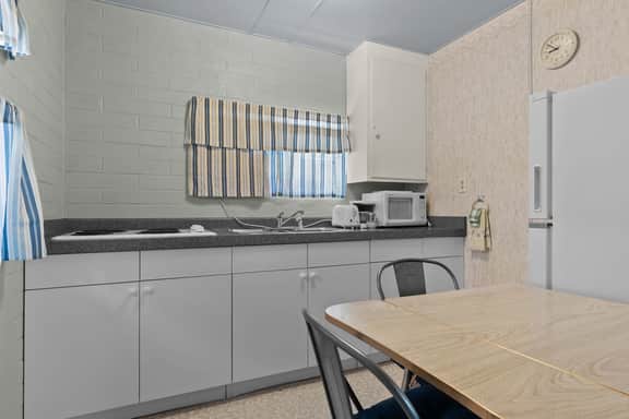 Comfortable cabin for two with full kitchen and a freshly updated bathroom, near Topaz Lake - Image 5