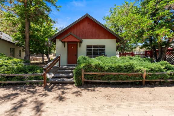 Family Sierra Cabin for 4 near Topaz Lake, Yosemite 2 Queens, Kitchen + Tub - Image 4
