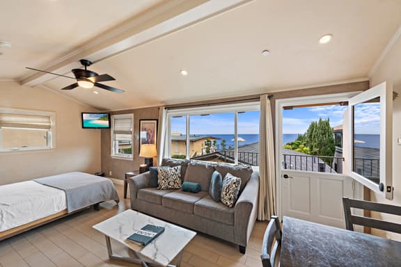Swim, bike, relax, explore Laguna Beach 3 Villa D'Arte - Image 1