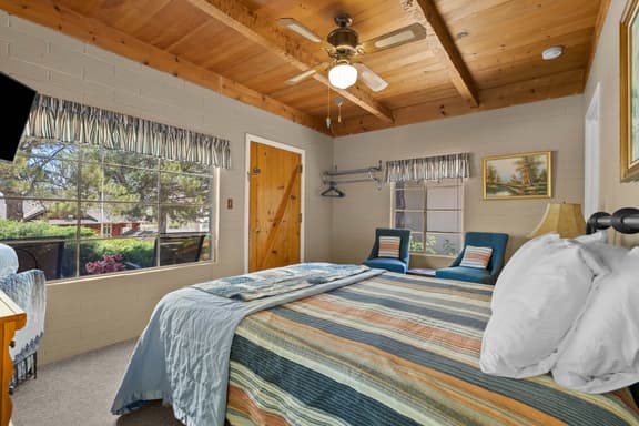 Comfortable cabin for two with full kitchen and a freshly updated bathroom, near Topaz Lake - Image 1
