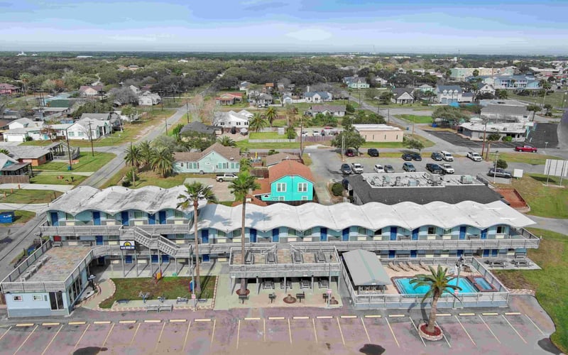 Rockport streets and cottages surrounding Blue Wave Inn